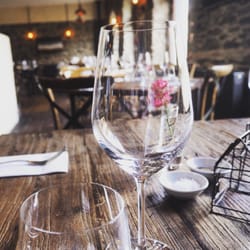 Olivers Central Otago - minimal tabledeco