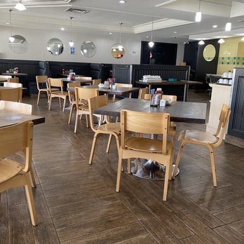 Sunnyside Grill - Dining room - Breakfast & Brunch Near Me - Burlington, Ontario Sunnyside Grill - Dining room - Breakfast & Brunch Near Me - Burlington, Ontario