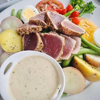 Wine o'Clock - Ahi tuna - Wine Bars Near Me - Prosser, Washington Wine o'Clock - Ahi tuna - Wine Bars Near Me - Prosser, Washington