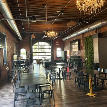 Covington Yard - Inside - Beer Gardens Near Me - Covington, Kentucky