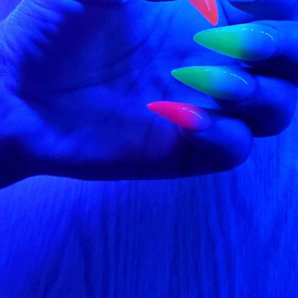 Lee Nails - Uder the blue light - Nail Salons Near Me - Chicago, Illinois Lee Nails - Uder the blue light - Nail Salons Near Me - Chicago, Illinois