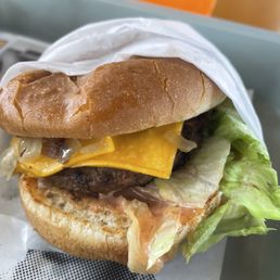 07. Classic Cheeseburger (TikTok: @justandyvu) 07. Classic Cheeseburger (TikTok: @justandyvu)