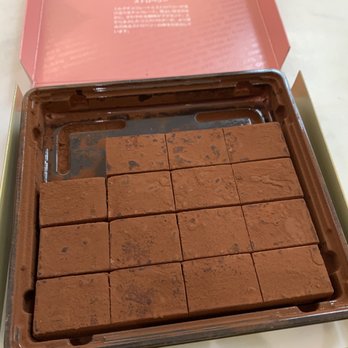 ROYCE Chocolate - Strawberry chocolate - Desserts Near Me - Chicago, Illinois