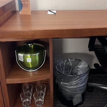 Hyatt Place Denver/Cherry Creek - Ice bucket bring your own water. Water is $3.00. - Hotels Near Me - Glendale, Colorado Hyatt Place Denver/Cherry Creek - Ice bucket bring your own water. Water is $3.00. - Hotels Near Me - Glendale, Colorado