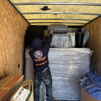 Alamo Movers - Our crews are experts at packing trucks. We make sure to use every inch of space to make sure all of your belongings make it in 1 trip! - Packing Services Near Me - Chicago, Illinois Alamo Movers - Our crews are experts at packing trucks. We make sure to use every inch of space to make sure all of your belongings make it in 1 trip! - Packing Services Near Me - Chicago, Illinois