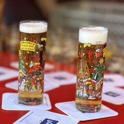 Weihnachtsmarkt am Kölner Dom - Christmas beer mugs