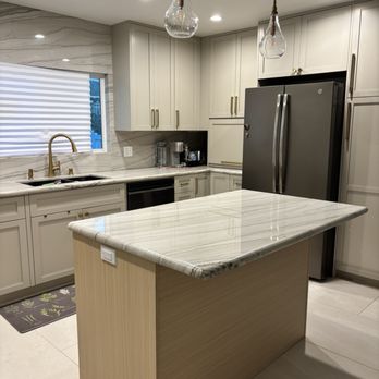Rudy's Building & Construction - Island with outlets - General Contractors Near Me