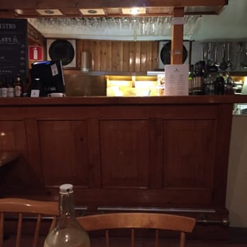 Bistro Aboard Esperanza - Bakom disken ligger köket (sitter i fören) - Island Pub Near Me - Linköping, E