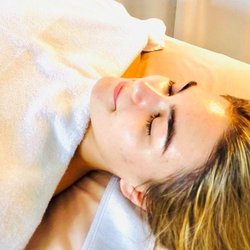 So Elegant Esthetics - Specialty Mask Facial focusing on hydration!