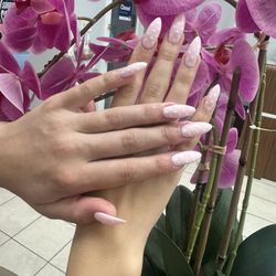 Tenley Nails - My pretty pretty polka dot nails!