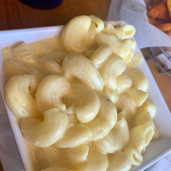 Hobo's Cafe - Delicious Mac and cheese, it's one of the options they offer as a side dish. - New American Near Me - Key Largo, Florida