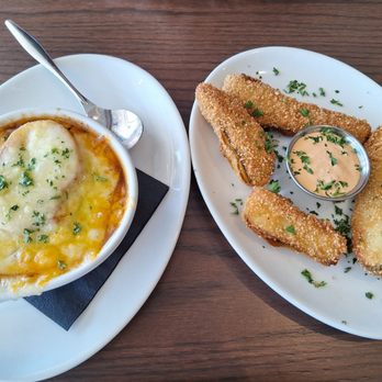 Ondus on the Waterfront - French onion soup and fried pickles - American Near Me - Vancouver, Washington Ondus on the Waterfront - French onion soup and fried pickles - American Near Me - Vancouver, Washington