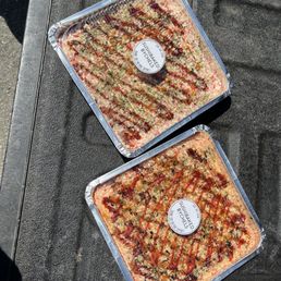 8x8 crab only no spice (no siracha drizzle) and 8x8 crab and shrimp medium spice. Comes with packages of seaweed too! 8x8 crab only no spice (no siracha drizzle) and 8x8 crab and shrimp medium spice. Comes with packages of seaweed too!