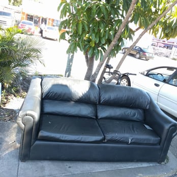 Bayamo General Auto Repair - Unique outdoor waiting room - Auto Repair Near Me - Hialeah, Florida Bayamo General Auto Repair - Unique outdoor waiting room - Auto Repair Near Me - Hialeah, Florida