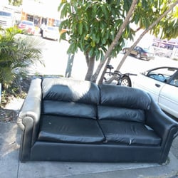 Bayamo General Auto Repair - Unique outdoor waiting room