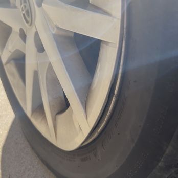 Valvoline Instant Oil Change - Didn't reinstalled the hubcap correctly. - Oil Change Stations Near Me - Rosemead, California Valvoline Instant Oil Change - Didn't reinstalled the hubcap correctly. - Oil Change Stations Near Me - Rosemead, California