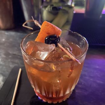 Andys - Old Fashioned - Lounges Near Me - West Hollywood, California