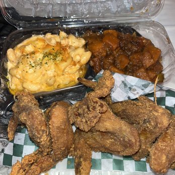Chicago Food on the Run - Fried Chicken Wings meal - Comfort Food Near Me - Chicago, Illinois Chicago Food on the Run - Fried Chicken Wings meal - Comfort Food Near Me - Chicago, Illinois