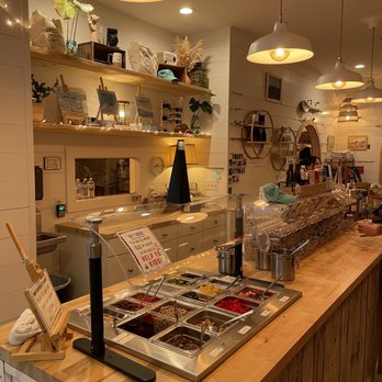 Surfin' Spoon - Topping bar - Ice Cream & Frozen Yogurt Near Me - Nags Head, North Carolina