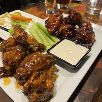 Copper Kettle - Garlic Habenero, Sweet Chili Wings - Burgers Near Me - Dubuque, Iowa