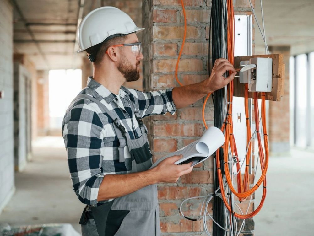 Slide of Sat Design Handyman