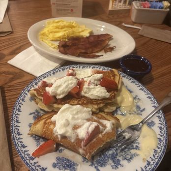 Cracker Barrel Old Country Store - American Near Me - Branson, Missouri
