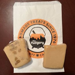 Maple fudge, maple walnut fudge Maple fudge, maple walnut fudge