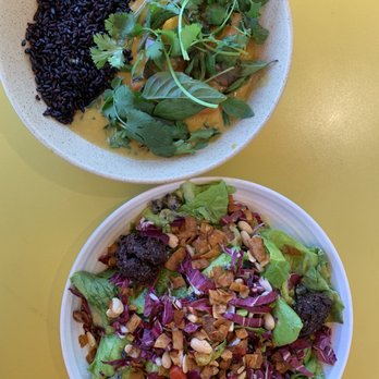 Wildseed - Yellow curry and Ensalada Andalusia with Neatballs - Vegan Near Me - San Francisco, California Wildseed - Yellow curry and Ensalada Andalusia with Neatballs - Vegan Near Me - San Francisco, California