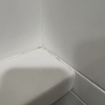 Courtyard by Marriott San Diego Oceanside - Hairs in shower - Hotels Near Me - Oceanside, California