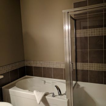 Old House Hotel & Spa - Bathroom - Hotels Near Me - Courtenay, British Columbia