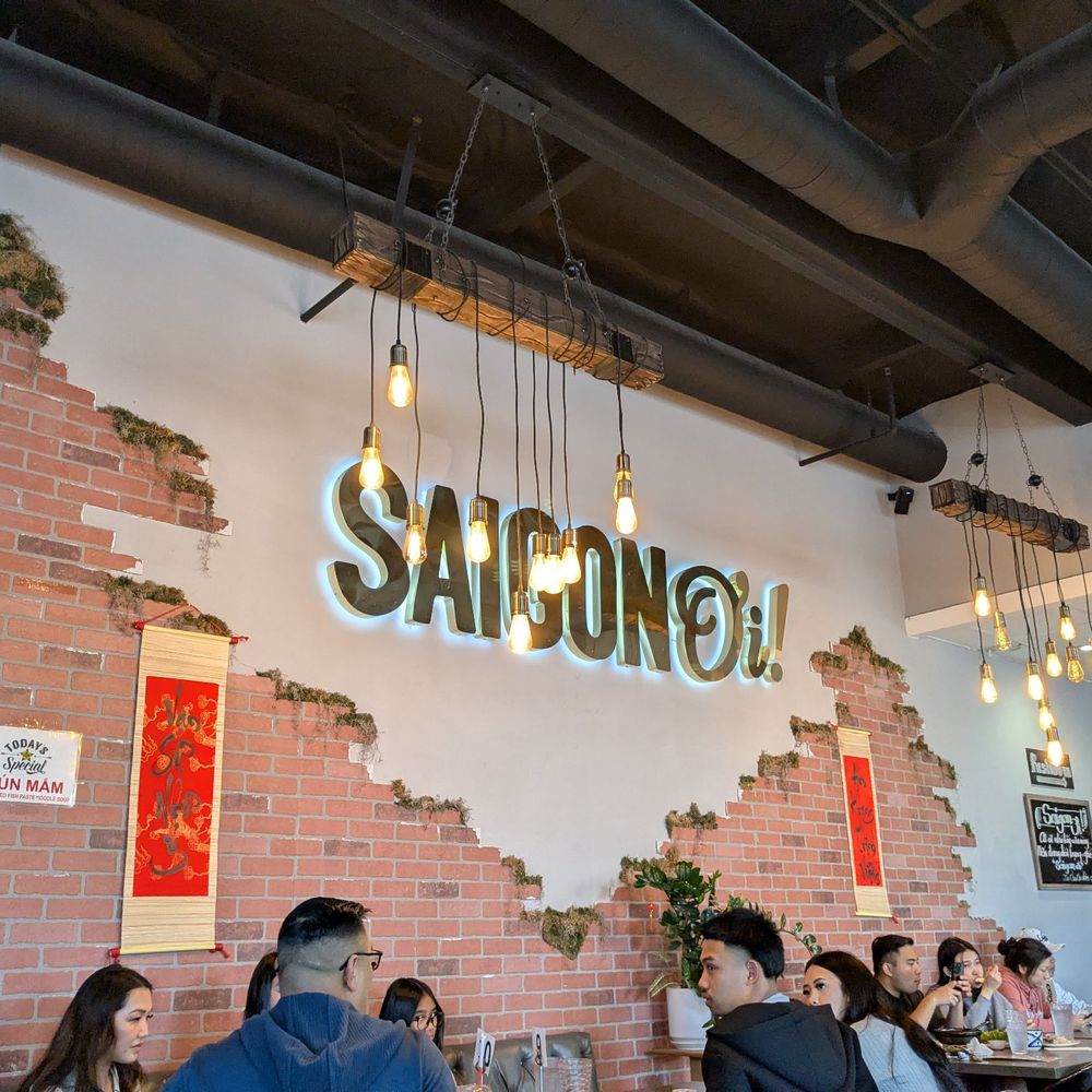 Saigon Oi - Interior - Vietnamese Near Me - Sacramento, California