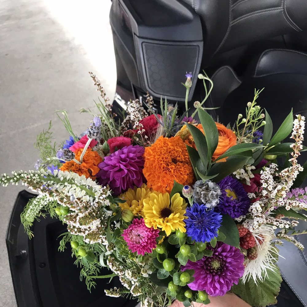 Miss Daisy - Bridal bouquet - Florists Near Me - Las Vegas, Nevada Miss Daisy - Bridal bouquet - Florists Near Me - Las Vegas, Nevada