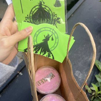 Heytea - Collab drink with wicked - Tea Rooms Near Me - Boston, Massachusetts