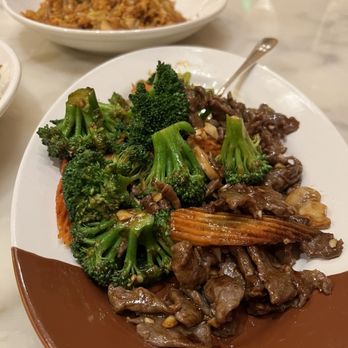 Noodles - Beef favorite with broccoli, mushroom and carrots - Asian Fusion Near Me - Las Vegas, Nevada Noodles - Beef favorite with broccoli, mushroom and carrots - Asian Fusion Near Me - Las Vegas, Nevada