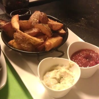Aigua Fresca - Patatas con dos salsas - Cafeteria Near Me - Puig, V Aigua Fresca - Patatas con dos salsas - Cafeteria Near Me - Puig, V
