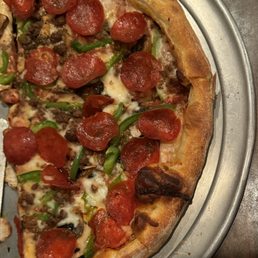 Delicious Pizza w/ pepperoni, mushrooms, green peppers, ground beef! Yummy!