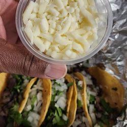 Paparruchos - Mozzarella cheese (not Oaxaca or queso fresco).