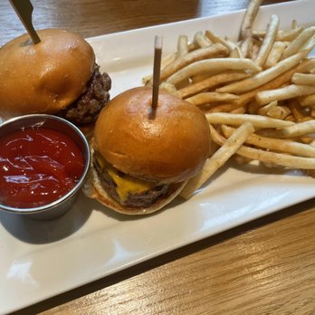Crust Brewing - Kids sliders - Breweries Near Me - Rosemont, Illinois Crust Brewing - Kids sliders - Breweries Near Me - Rosemont, Illinois