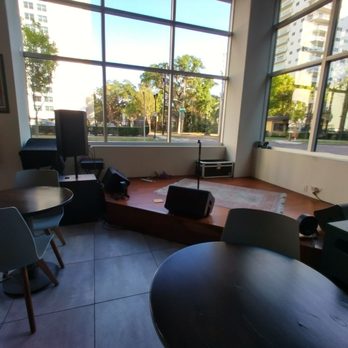 Bynx - Stage for entertainment - Coffee & Tea Near Me - Orlando, Florida