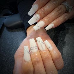 Très Jolie Nails & Spa - Fullset with designs.