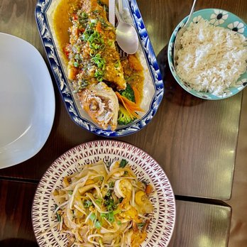 Thai Nara Halal Restaurant - Nara Noodle : Fried Fish - Thai Near Me - Woodside, New York Thai Nara Halal Restaurant - Nara Noodle : Fried Fish - Thai Near Me - Woodside, New York