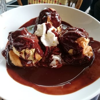 La Place - Profiteroles Chocolat - Cafes Near Me - Paris, 75