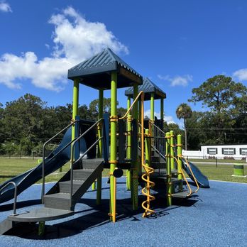 1. Bay Avenue Park