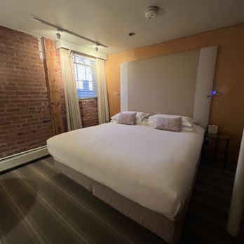 Mill Street Inn - Bed in our suite - Hotels Near Me - Newport, Rhode Island