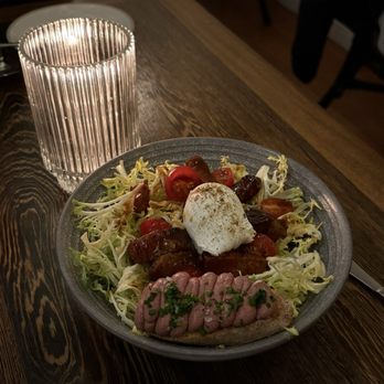 Perle Restaurant - Salade lyonnaise - New American Near Me - Pasadena, California