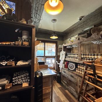 Julian Cafe - Entrance area/shop - Bakeries Near Me - Julian, California