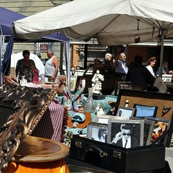 Antik- und Trödelmarkt auf dem Neumarkt