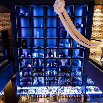 Victoria - Vue plongeante sur le bar au balcon du premier étage. - Bars Near Me - Ixelles, BRU Victoria - Vue plongeante sur le bar au balcon du premier étage. - Bars Near Me - Ixelles, BRU