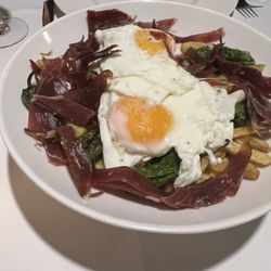 Centro de Granada - Huevos Rotos con Patatas y Jamon Ibérico