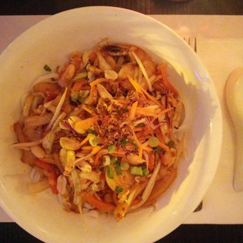 Restaurant la Petite Dana - Chicken and shrimp pad thai - Thai Near Me - Quebec City, Quebec Restaurant la Petite Dana - Chicken and shrimp pad thai - Thai Near Me - Quebec City, Quebec
